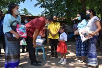 สพป.หนองคาย เขต 1 มอบถุง “ปันรักปันสุข” แก่นักเรียนที่ครอบครัวได้รับผลกระทบจากการแพร่ระบาดเชื้อไวรัสโคโรน่า (โควิด19) วันศุกร์ที่ 12 มิถุนายน2563 เวลา 09.00 น. 