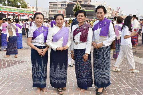 สพป.หนองคาย เขต 1 ร่วมพิธีเปิดงานฉลองอนุสาวรีย์ปราบฮ่อ ใต้ร่มพระบารมี 196 ปี เมืองหนองคาย